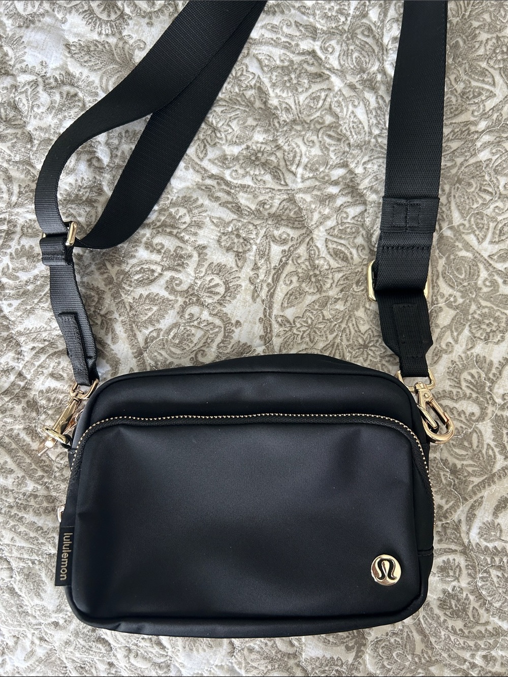 lululemon Everywhere Crossbody Bag